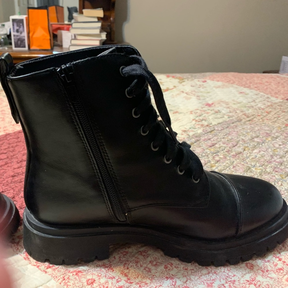 Women’s Size 9.5 Black Lace-Up Boots